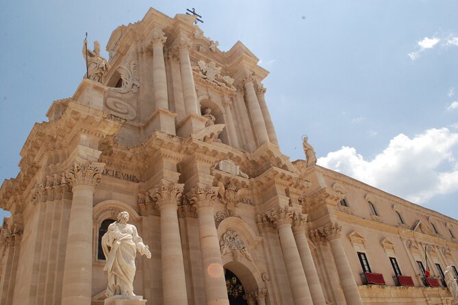 1 hour Calessino/Tuk tuk Tour to Syracuse or Ortigia Island - Crossing the old stone bridge