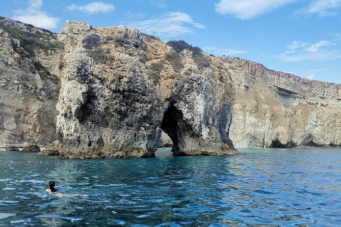 1-Hour Sea Caves and Boat Tour in Ortigia Syracuse - Entering the sea caves along the coast