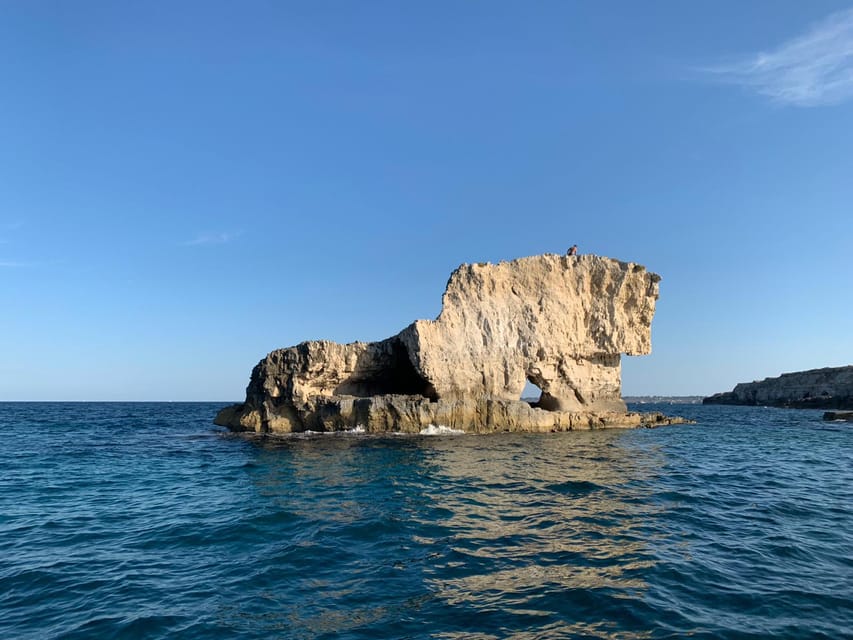 2.5-HOUR BOAT TOUR ORTIGIA+SEA CAVES+PILLIRINA+FRUIT DRINK - The northern caves and the Cave of Love