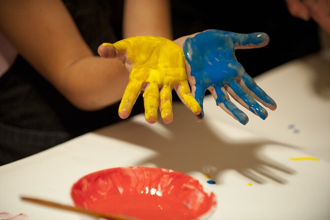 2-Hour Pottery Making Workshop in Ragusa - Painting the piece with Sicilian inspiration
