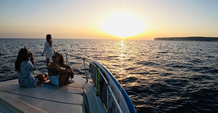 3-hour boat trip at sunset with the sighting Delfini - Searching for dolphins in the open sea