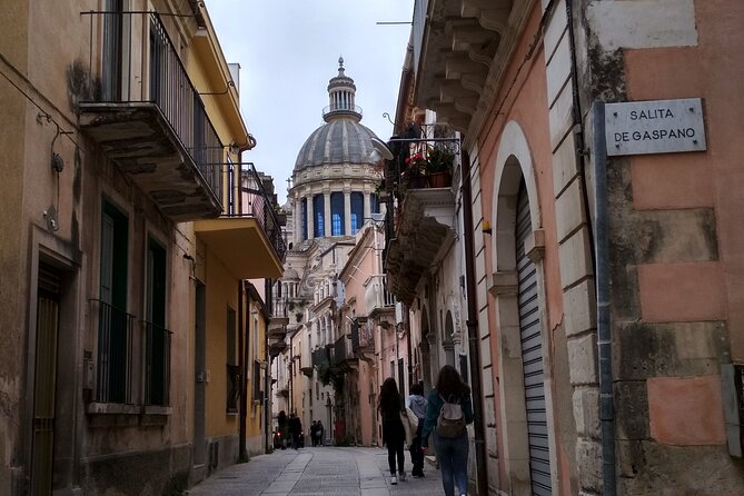 3-hour walking tour Discovering Ragusa Baroque - Conversation Club, Benedictine church, and the old Saint George portal