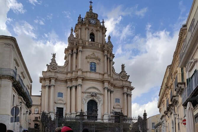 3-hour walking tour Discovering Ragusa Baroque - Iblean Gardens provide a gentle finish