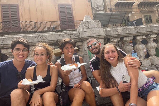 3-hours Guided Tour with tasting in Palermo - Palermo by bike, from royal monuments to sea views
