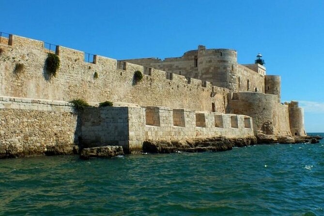 3 Hours Private Boat Tour of the Island of Ortigia with Aperitif - The caves and coves around Pillirina