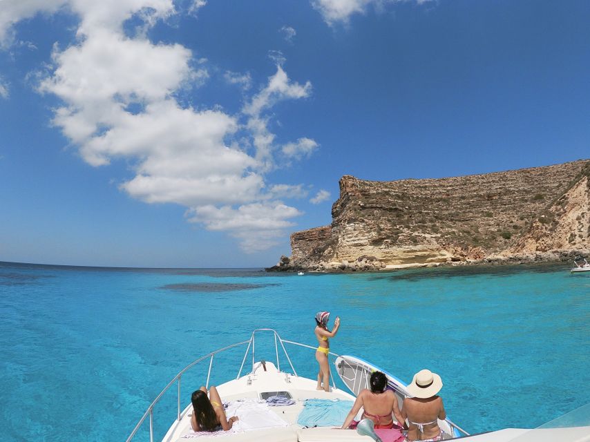5 hours Lampedusa: Boat Tour with panino SUP e snorkeling - Snorkeling and SUP time