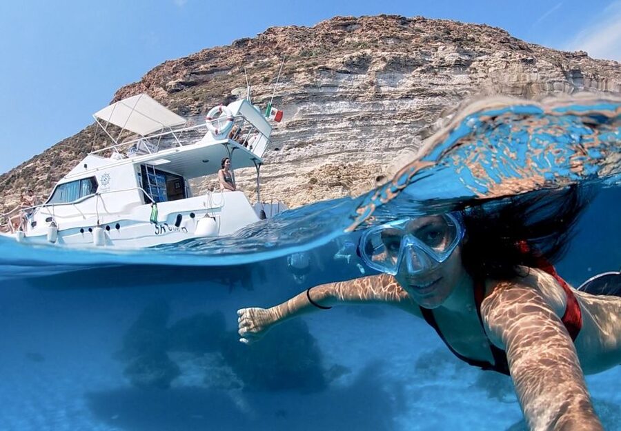 5 hours Lampedusa: Boat Tour with panino SUP e snorkeling - Tabaccara Bay when the wind cooperates