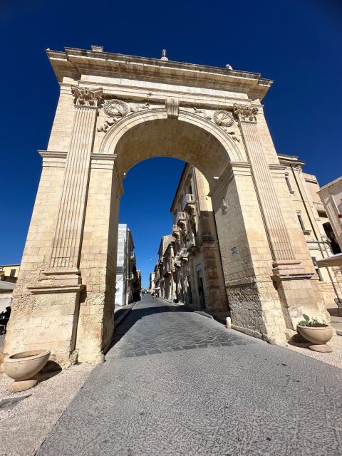 8-hour tour of the Baroque cities Noto-Modica-Ragusa-Ortigia - What the private BMW transfer adds