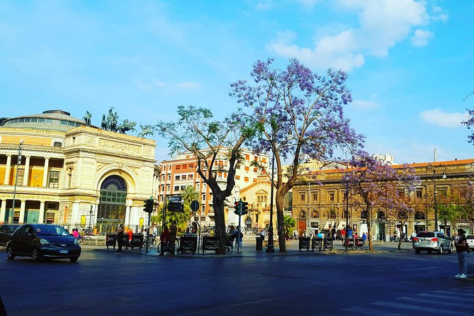A walk among the monuments and markets of Palermo - Santa Caterina and the cannolo finish