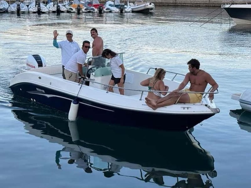 Aperitif on a boat at sunset at the Queen Cave - Setting out from Marina Arenella