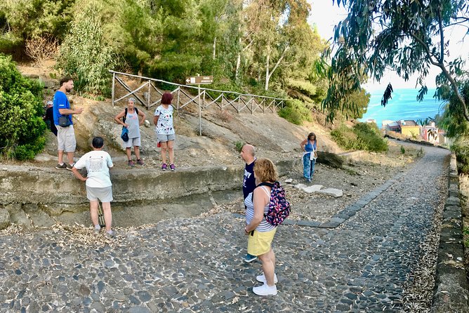 Archaeological excursion to the Rocca della Falconiera in Ustica - Climbing to Rocca della Falconiera