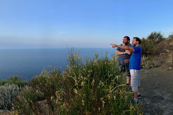 Archaeological excursion to the Rocca della Falconiera in Ustica - Vittorio Arnò’s guide style