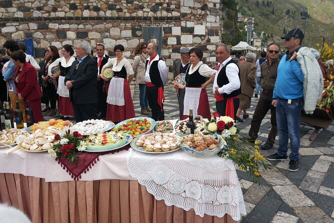 Best of Godfather and Taormina Tour with Street Food Tasting - The cannolo stop