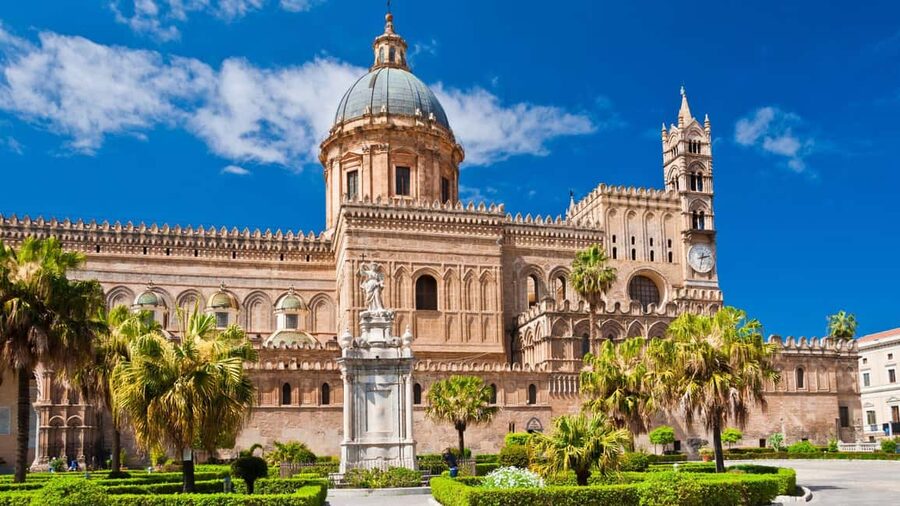 Best of Palermo: Private Walking Tour with a Local - Ballarò and Vucciria: Palermo through its markets