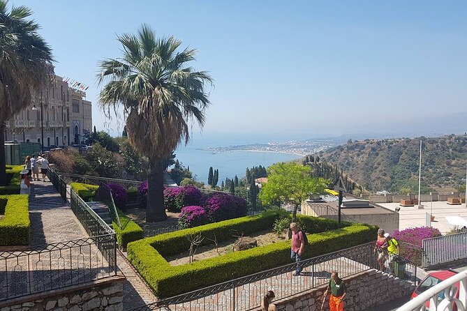 Best Shore Excursion Etna, Taormina, Messina With Tasting Of Sicilian Products - Piazza del Duomo and the famous astronomical clock