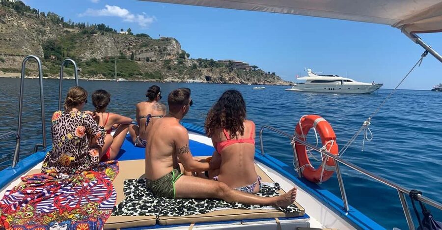 Boat excursions Isola Bella - Leaving Porticciolo Saya in Giardini Naxos