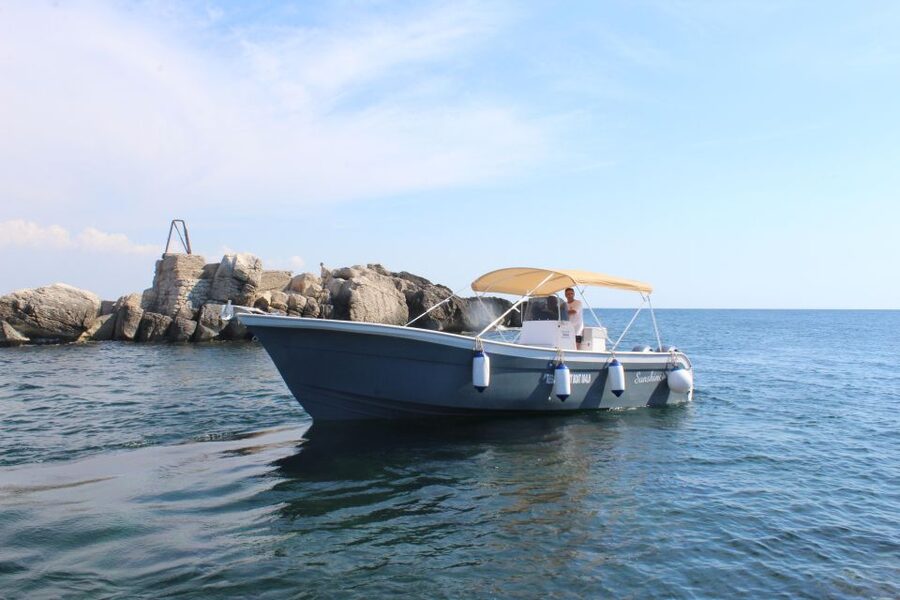 Boat Tour Marettimo Reserve - A 12-person boat makes a real difference