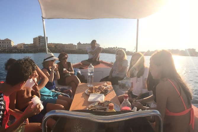 Boat tour of Ortigia Island and sea caves - Boat comfort, waves, and what to wear