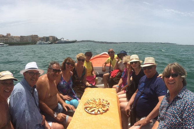 Boat tour of Ortigia Island and sea caves - The first circuit: seeing Siracusa from sea level