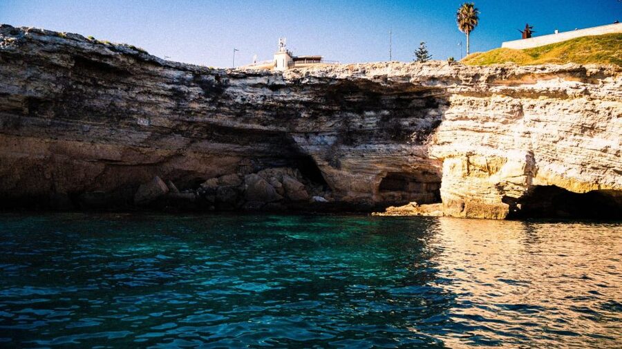 Boat tour of the island of Ortigia and the sea caves - Fonte Aretusa and the Return Along the Waterfront