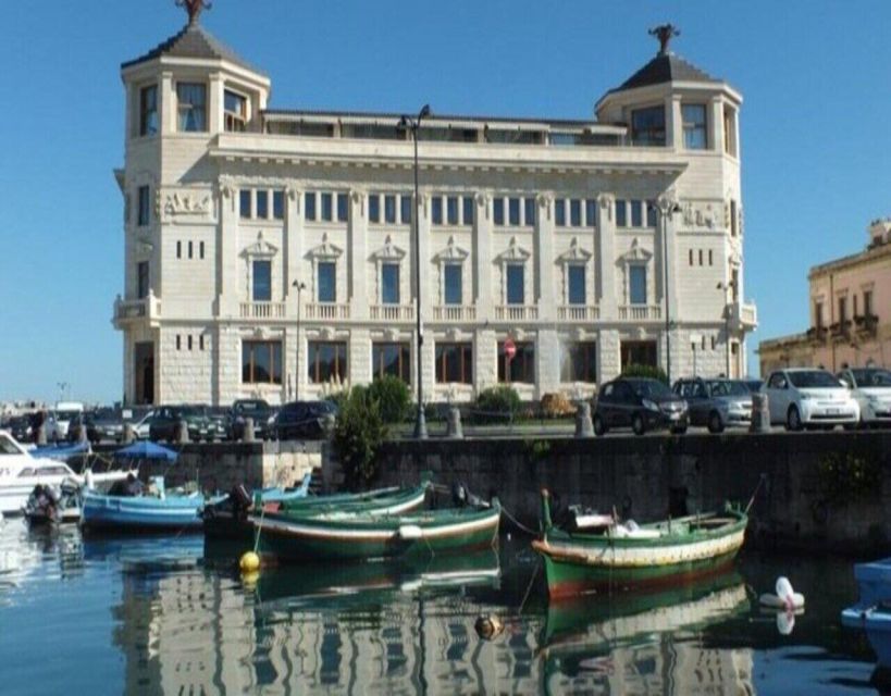 Boat tour of the island of Ortigia and the sea caves - Punta Francesco Maugeri and the First Sea Views