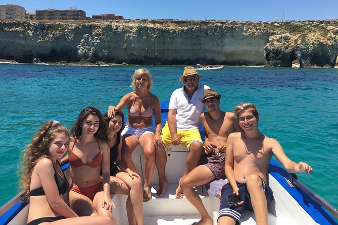 Boat tour Ortigia, sea caves and Pillirina 2h - South to Plemmirio, Fanusa, and Arenella