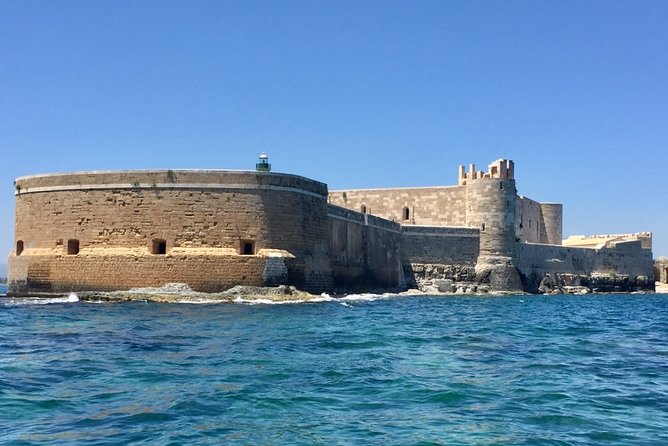 Boat tour Ortigia, sea caves and Pillirina 2h - Swimming and snorkeling in the Mediterranean
