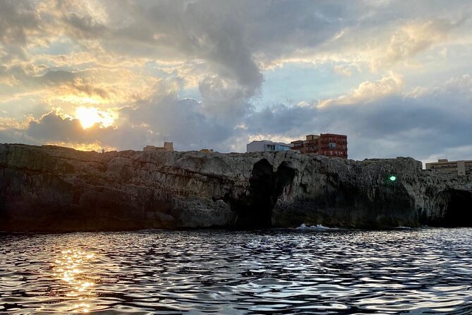 Boat tour Ortigia, sea caves and Pillirina 2h - What the guide adds to the ride