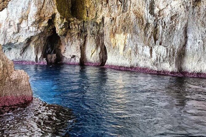 Boat tour Pillirina, sea caves Syracuse and Ortigia - Seeing Ortigia from the water