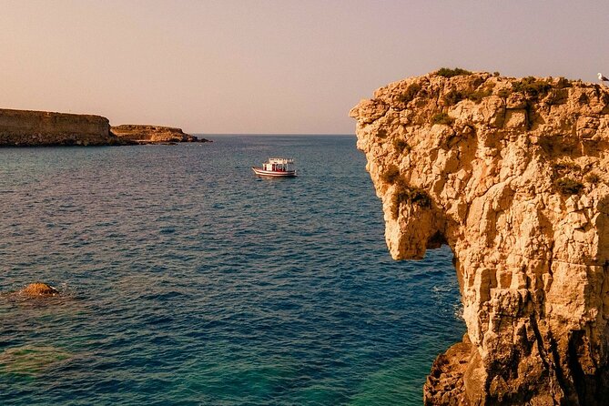 Boat tour with typical lunch in Syracuse - 4 hours - Swimming at Pillirina and Plemmirio
