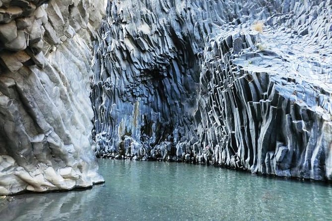 bodyrafting Alcantara gorges - What makes the volcanic gorge special