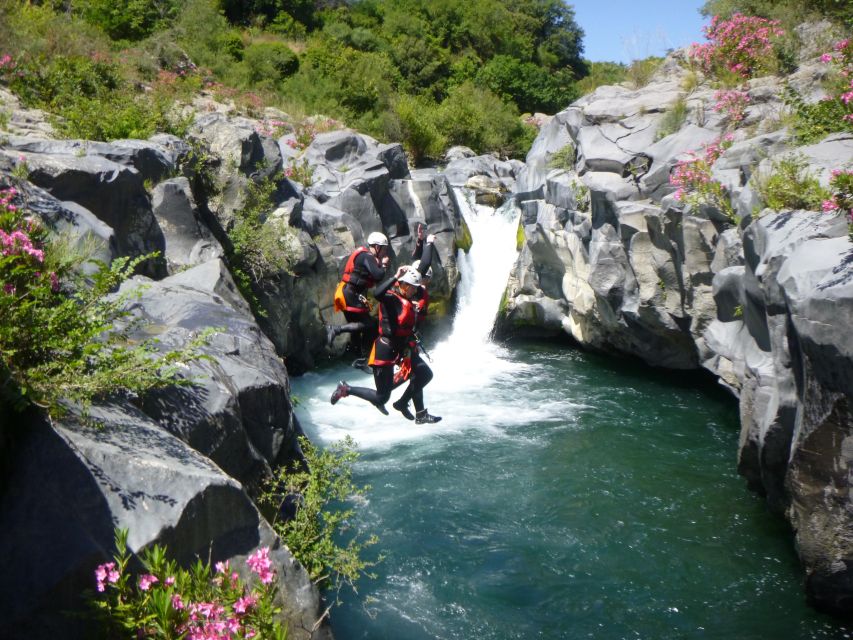 Canyoning and bodyrafting in the Alcantara River - Small groups, safety, and the pace of the route
