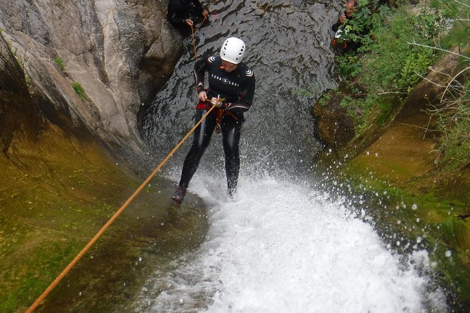 Canyoning at the foot of Etna - How the four hours may unfold