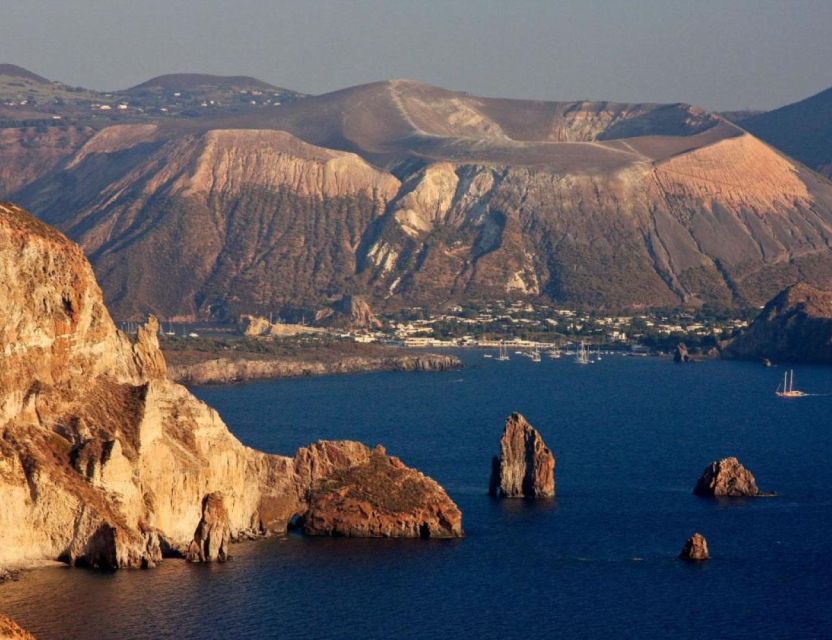 Capo d'Orlando: Mini-cruises to Salina, Lipari and Vulcano. - Lipari: the island’s main town and ancient remains