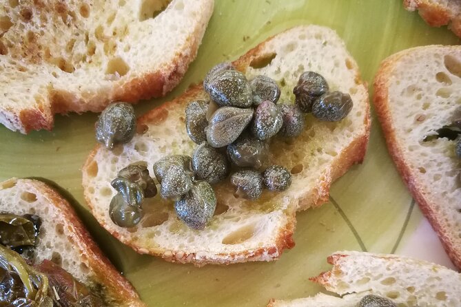 Cappero di Salina: Un'Esperienza di Degustazione Unica - Why Salina’s capers make a good tour subject