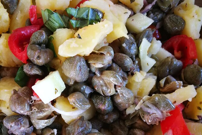 Cappero di Salina: Un'Esperienza di Degustazione Unica - The tasting: capers, pesto, cheese, and wine