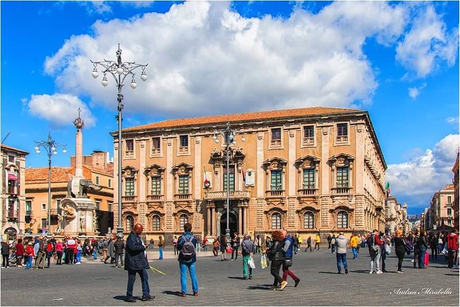 Catania (cathedral and via Etnea) - Syracuse Ortigia - What the private format adds