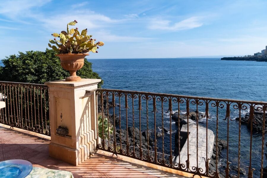 Catania: Cooking class set in a sea front historic villa - The Cannolo Lesson Is More Than a Dessert Stop