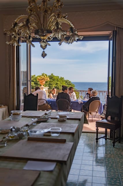 Catania: Cooking class set in a sea front historic villa - Welcome Tastings on a Historic Villa Terrace