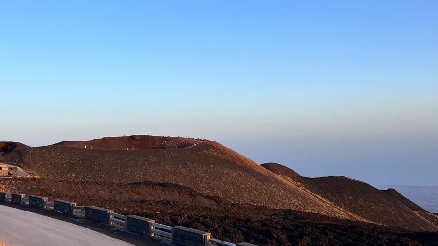 Catania: Etna Sunset Tour with Pickup and Drop-off - Sunset, wind, and the need for warm clothes