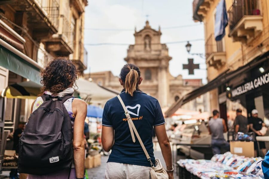 Catania: Guided Street Food Walking Tour - Who should book this Catania food walk?