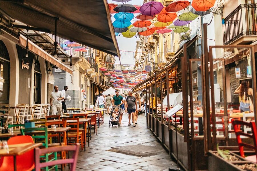 Catania: Guided Street Food Walking Tour - Villa Bellini and the Roman amphitheater