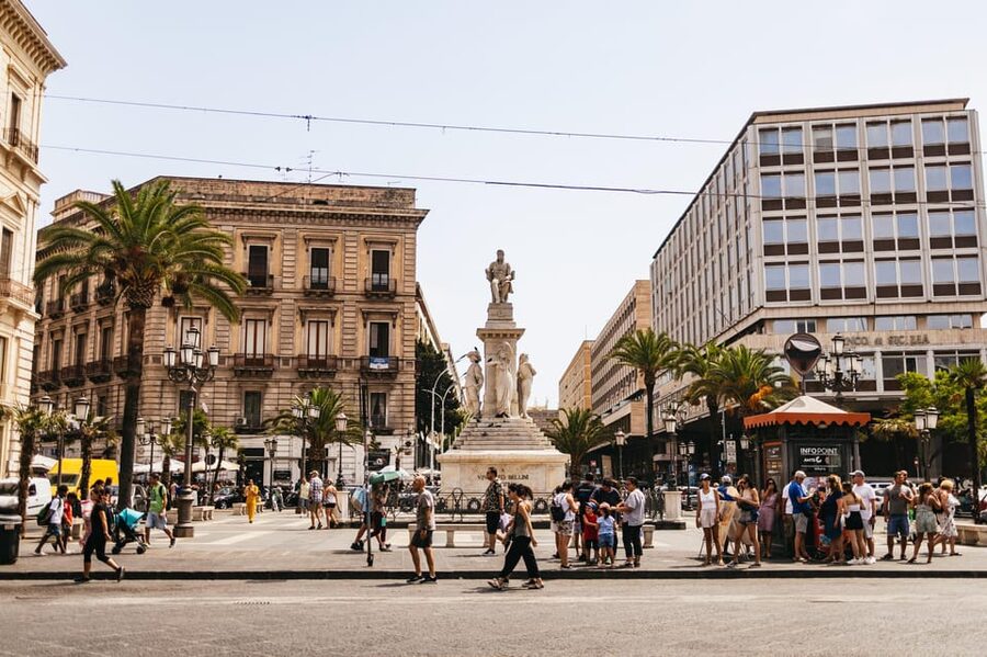 Catania: Guided Street Food Walking Tour - How the evening tour changes the experience