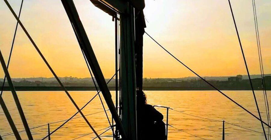 Catania: Guided Sunset Sailing Trip with Aperitif & Prosecco - Setting out from Catania harbor