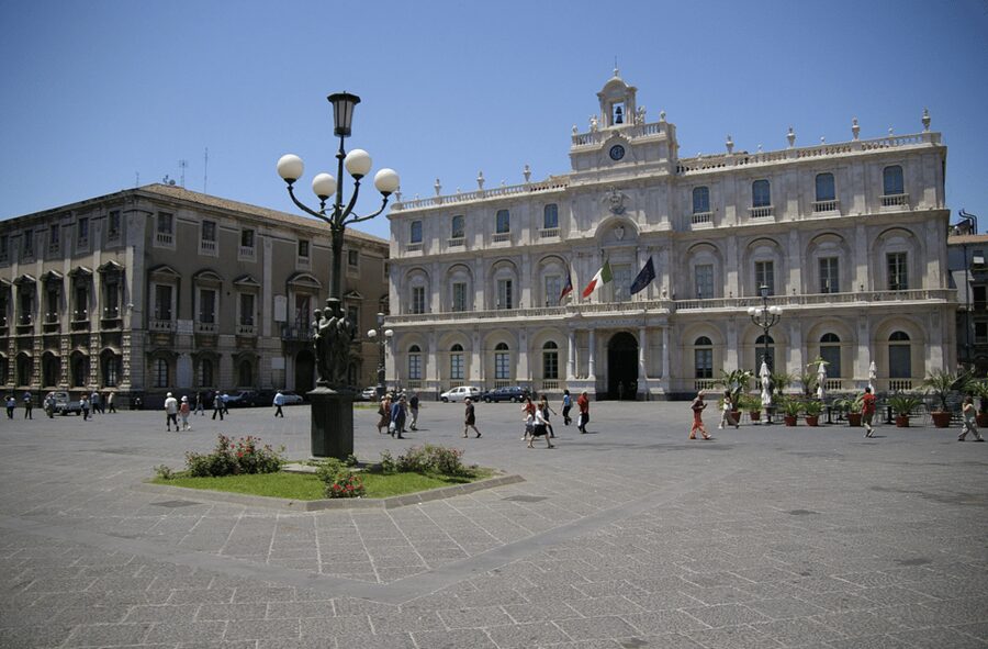 Catania Historic center Walking tour - Ursino Castle and the story of survival
