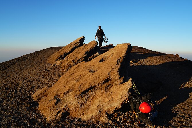 Catania: Mt. Etna sunset&wine experience - Seeing Etna’s summit craters and the Ionian Sea