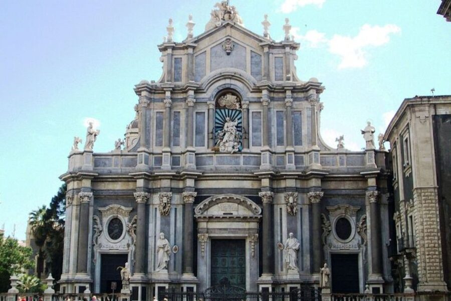 Catania: Private custom tour with a local guide - Starting at your hotel in Catania
