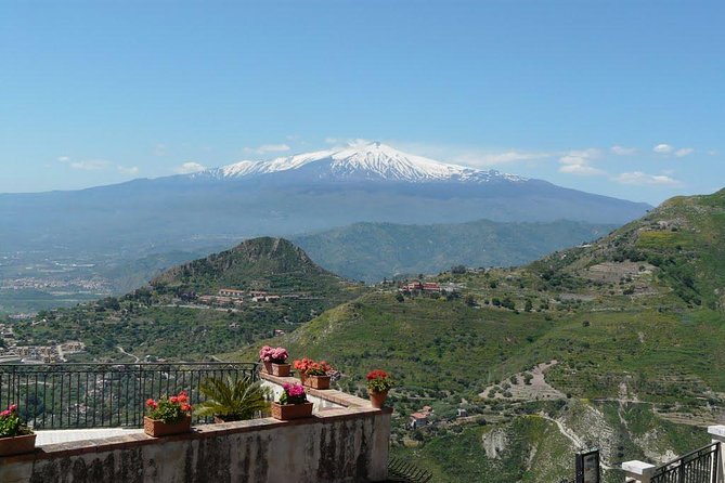Catania Shore Excursion: Catania to Taormina and Castelmola - Meeting your driver-guide in Catania