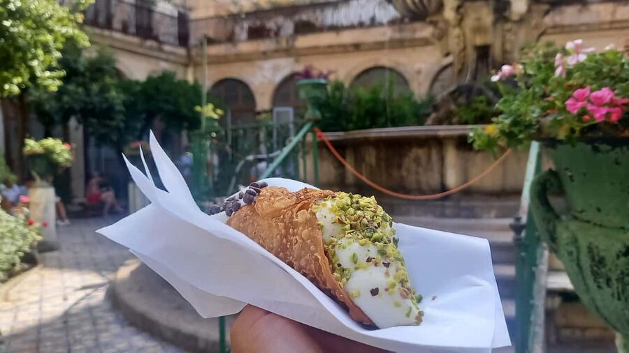 Catania: Street Food Guided Walking Tour - What makes the guides important