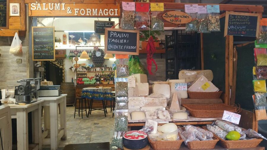 Catania Street Food Tour: Fish Market & City Centre - The sweet finish: cannolo, cassatella, and possible extras